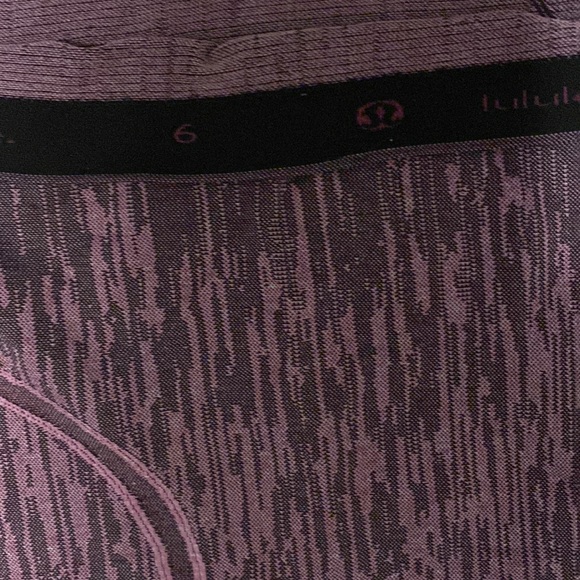 Lululemon long sleeve size 6 - Picture 5 of 5